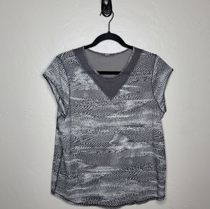 Lululemon snakeprint top size 6 grey and white v neck loose fit